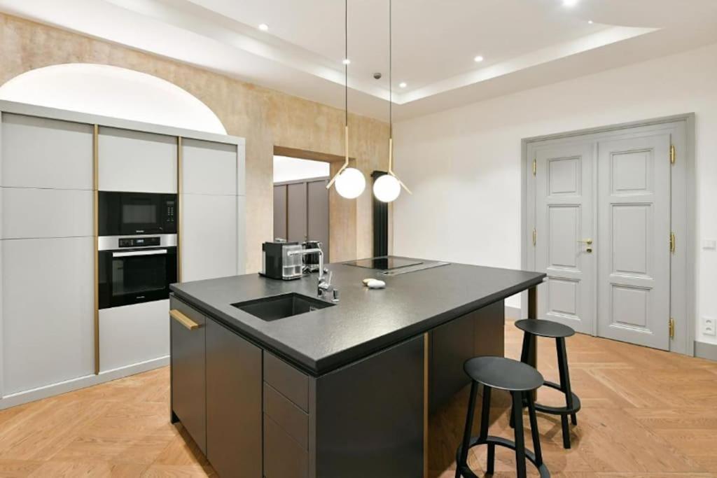 Luxury Old Town Apt, Parking Lejlighed Prag Eksteriør billede